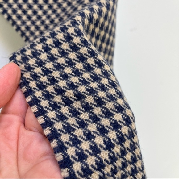Woven Houndstooth Scarf - Picture 4 of 4